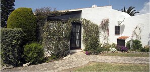 Exterior detail - Apartment 'Apartamento De 2 Dormitorios II' with Private Terrace and Shared Garden (Son Xoriguer)