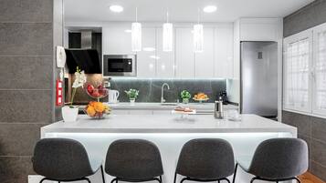 Fridge, microwave, oven, stovetop