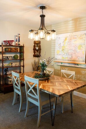 Dining - The Aviator's Lounge (Defiance)