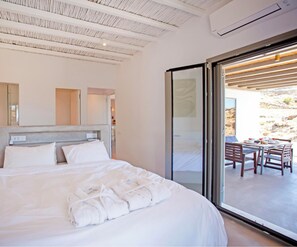 5 bedrooms, WiFi, bed sheets