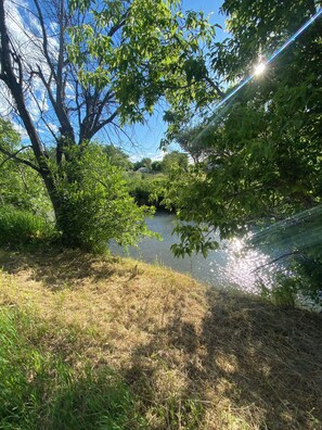 Property grounds - Private Creekside 3 Bedroom Home On 2 Acres (Rapid City)