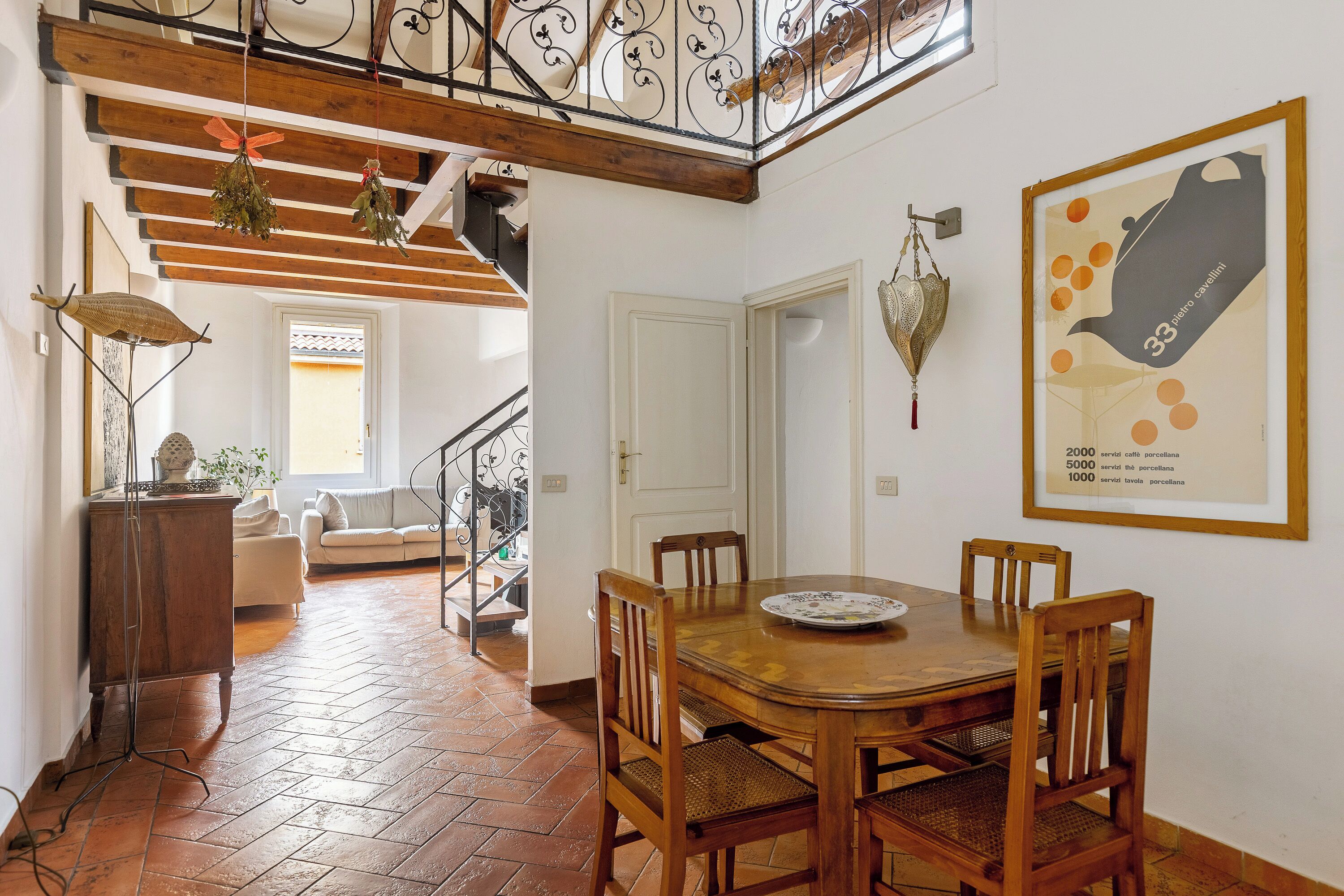 公寓 | 起居區 | 35-吋平面電視，提供衛星頻道