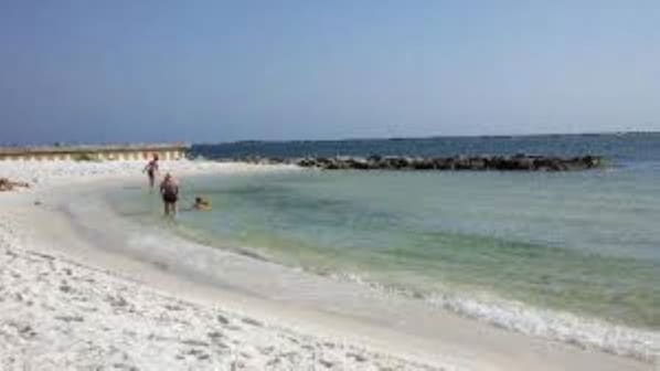 Sun-loungers, beach towels - Emerald Grande 1 Bedroom Deluxe! (Destin)
