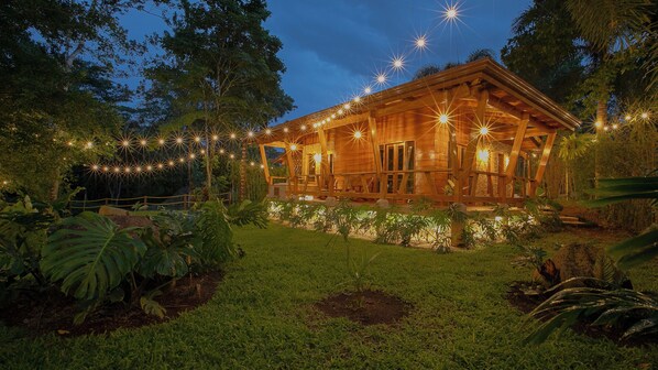 Exterior - Cabaña del Río, La Fortuna con vista al Volcán Arenal (San Carlos)