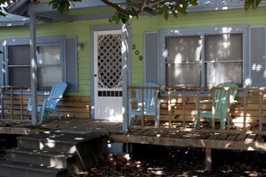 Front of property - Beaufort Harbour Suites East Lodge (Beaufort)