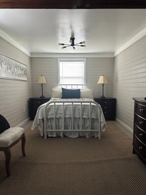 3 室のベッドルーム、アイロン / アイロン台、WiFi、ベッドシーツ