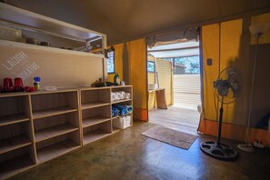 Tenda de campanya superior | Bany | Dutxa, tovalloles, sabó i xampú