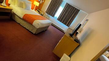 9 bedrooms, iron/ironing board, WiFi, bed sheets