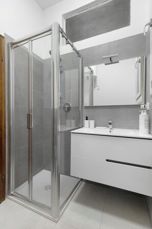 Apartment | Bathroom