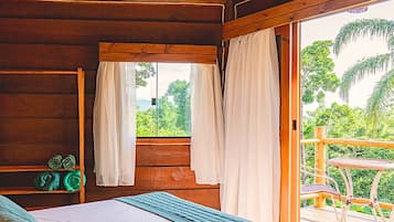 Deluxe huisje, gedeeltelijk uitzicht op zee | Een minibar, beddengoed