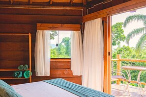 Deluxe Cabin, Partial Sea View | Minibar, bed sheets