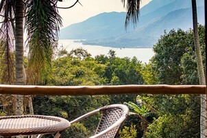 Cabana luxo, vista parcial para o mar | Vista do quarto