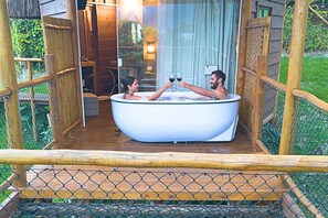 Luxury Cabin, Hill View | Minibar, bed sheets - Tahaa Pousada Boutique (Ilhabela)