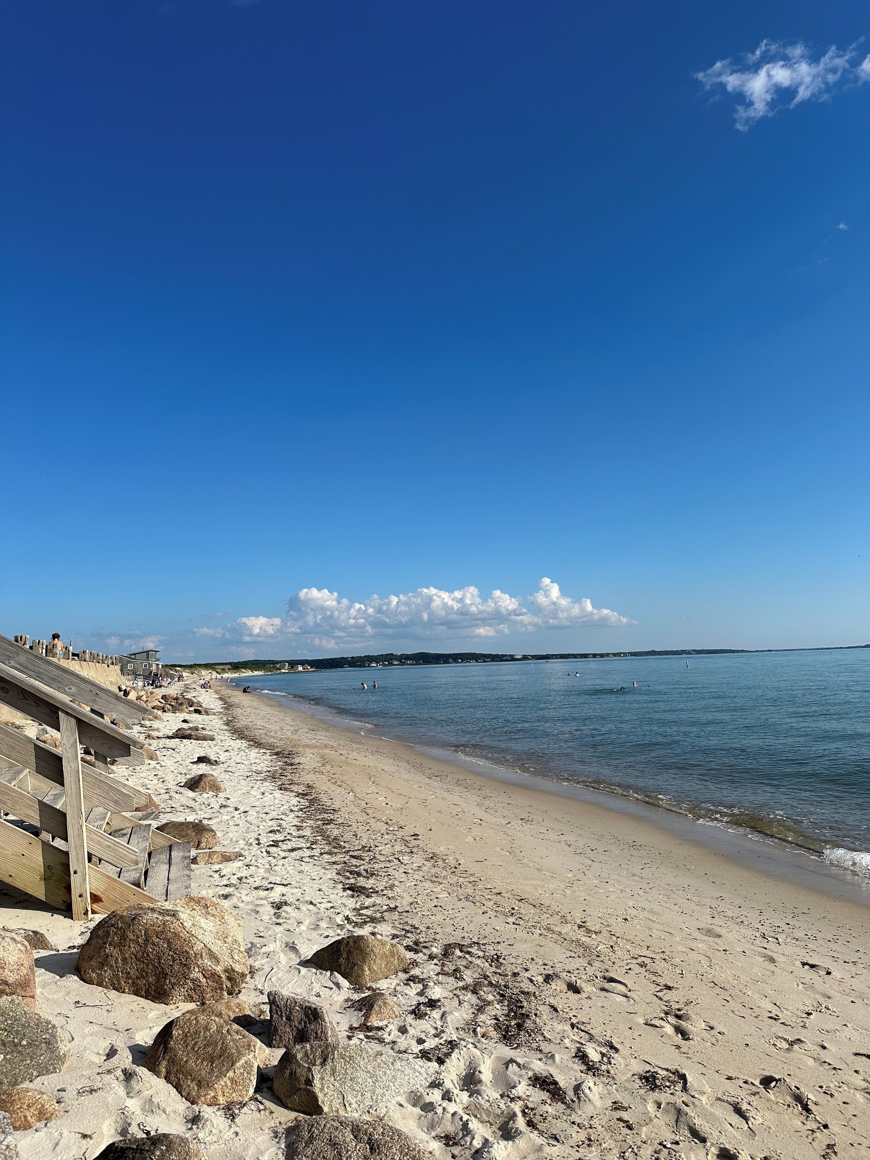 4 bdr, 2 ba  in West Falmouth, Old Silver beach, private 0.5 ac backyard