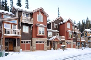 Exterior - Gorgeous Ski Escape with Fireplace and Balcony (Keystone)