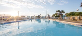 Luxury Bedroom, Private Lounge Access, Pool & Gym