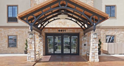 24 Hour Fitness Center | Free Breakfast + Heated Saltwater Pool