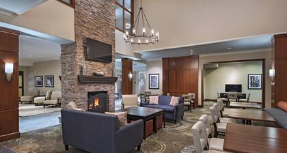 Suite with Air-Conditioning, Outdoor Pool Access, Free Breakfast + More!