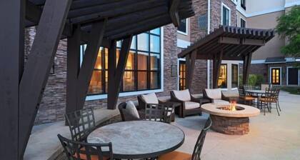 Suite with Air-Conditioning, Outdoor Pool Access, Free Breakfast + More!