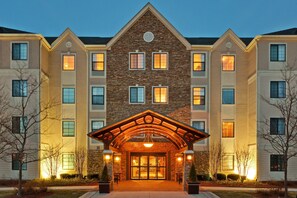 Exterior - 1 Bedroom | Free Breakfast Buffet, Indoor Pool (Glenview)