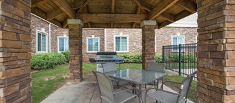 King Suite Near Bush Field Airport | Free Daily Breakfast + Fitness Center