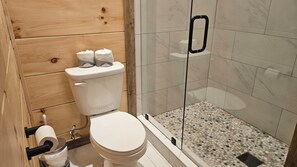 تجهيزات دش، مجففات شعر، مناشف، صابون