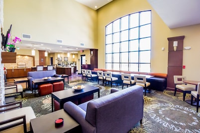 Free Breakfast, Free Wi-Fi, Outdoor Pool | Comfy Suite in Plano