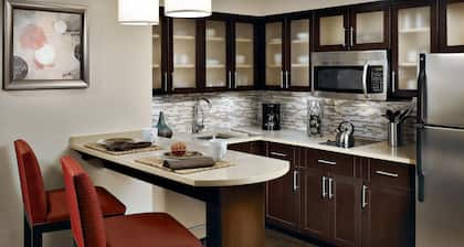 Free Breakfast, Free Wi-Fi, Outdoor Pool | Comfy Suite in Plano