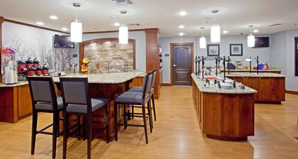 Free Breakfast, Free Wi-Fi, Outdoor Pool | Comfy Suite in Plano