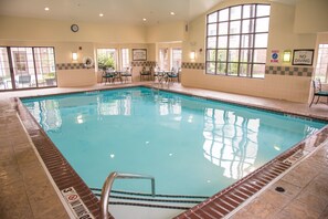 Una piscina cubierta
