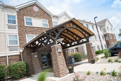 1BR Condo | Free Breakfast + Indoor Pool