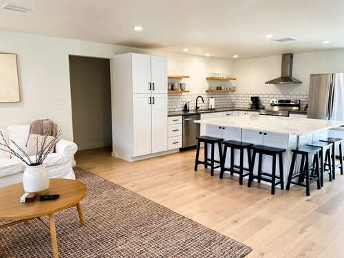 Bright & ultra clean family friendly home minutes from Autzen Stadium