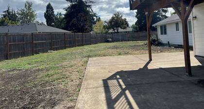 Bright & ultra clean family friendly home minutes from Autzen Stadium