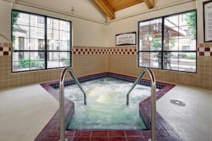 Spa - Free Breakfast. Pool & Hot Tub. Near East Towne Mall! (Madison)