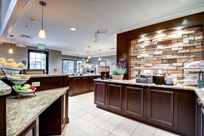 Dining - Free Breakfast. Pool & Hot Tub. Near UW-Madison! (Madison)