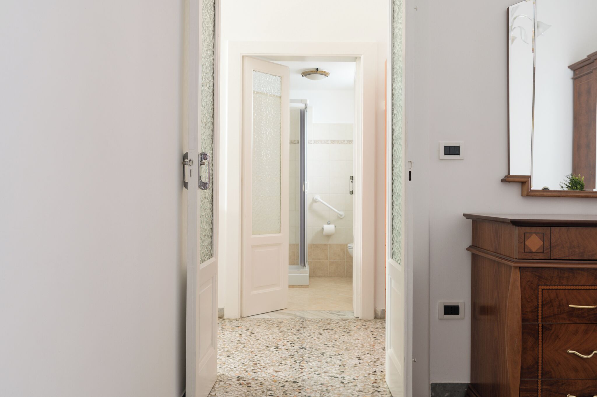 2 habitaciones y espacio para trabajar con laptop 