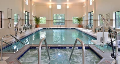 Free Breakfast. Indoor Pool & Hot Tub. Close to the Virginia Beach business district!