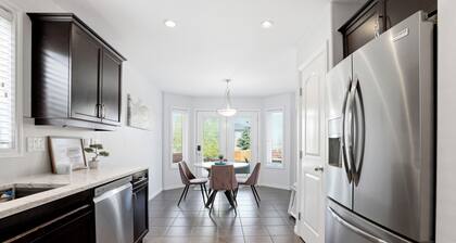 Spacious 4BR-4BA House for Large Families & Group in Stonebridge