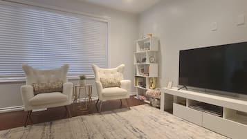Una Smart TV, una pantalla de ordenador