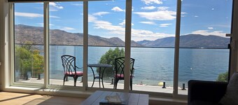 Lakefront Luxury Aparthotel Suites with Kitchen Amenities 302