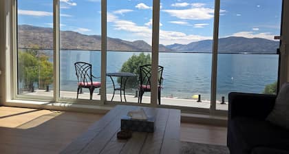 Lakefront Luxury Aparthotel Suites with Kitchen Amenities 302