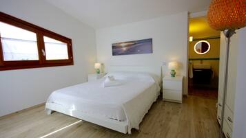 5 bedrooms, iron/ironing board, bed sheets