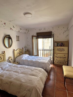 2 bedrooms, desk, iron/ironing board, free WiFi