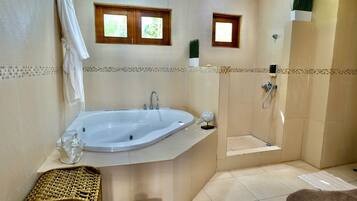 Family Villa, Patio, Golf View | Bathroom | Shower, free toiletries, hair dryer, towels