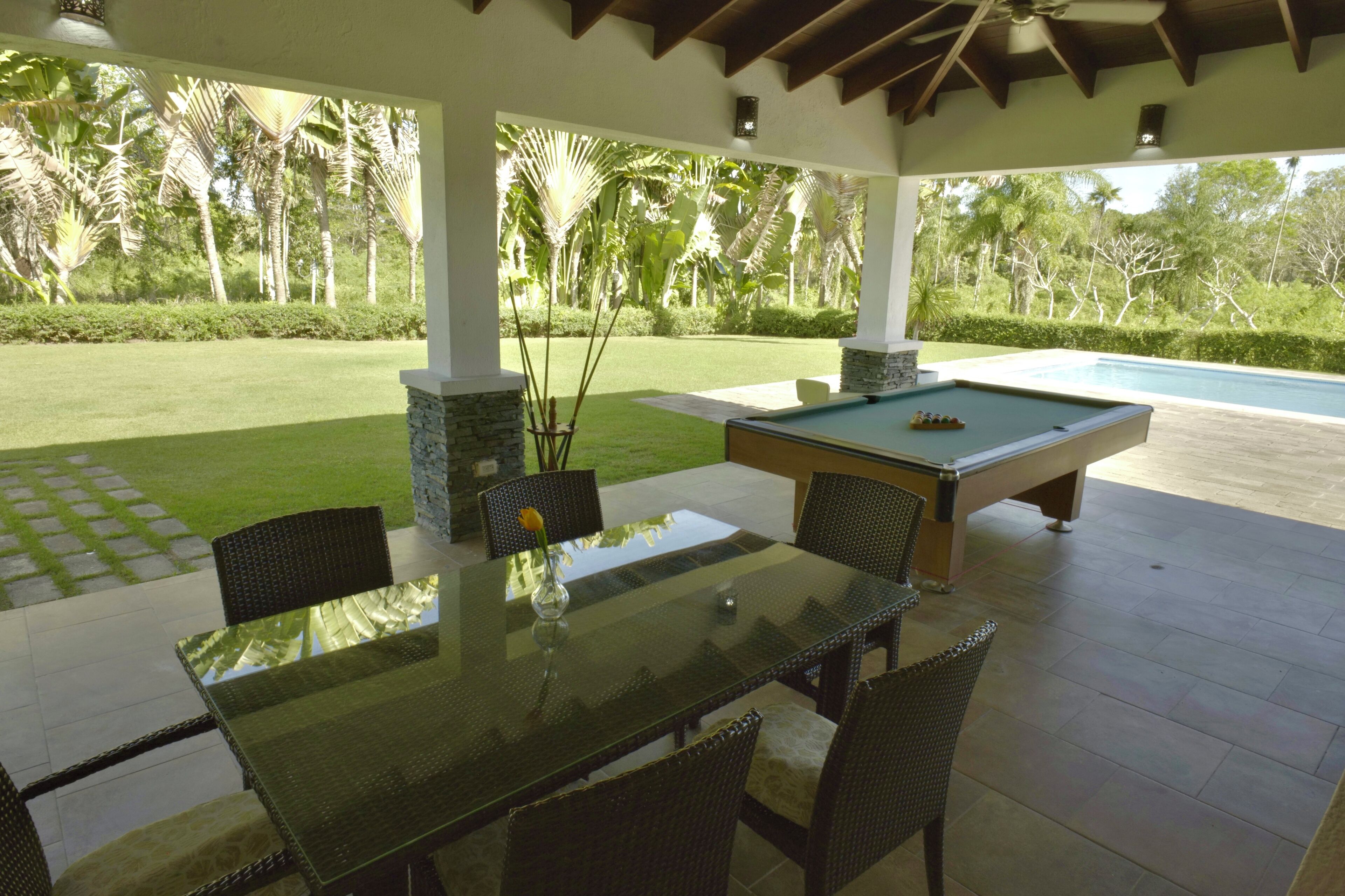 家庭别墅, 露台, 高尔夫景观 | 起居区 | 平板电视