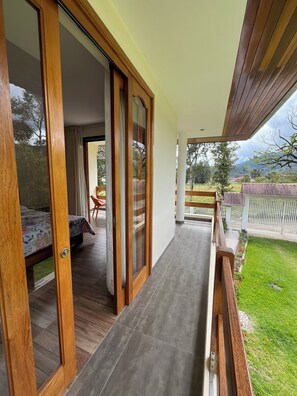 Dobbeltrom – comfort, terrasse, hageutsikt | Wi-fi (inkludert)