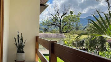 舒適四人房, 陽台, 花園景觀 | 免費無線上網