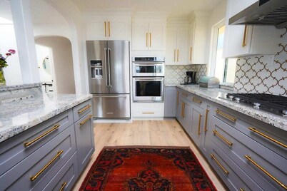 Luxury Family & Couples Beach Getaway, Pool