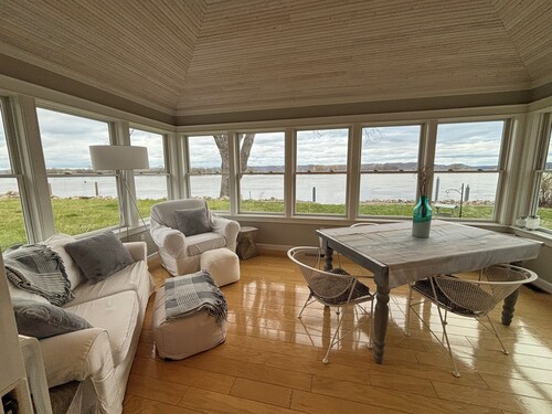 Mississippi waterfront vacation home that welcomes dogs! Private dock for boats