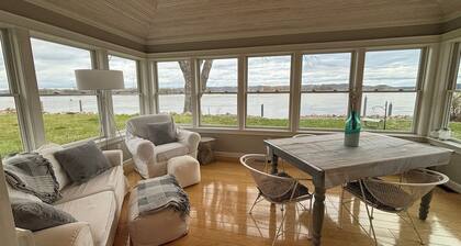 Mississippi waterfront vacation home that welcomes dogs! Private dock for boats